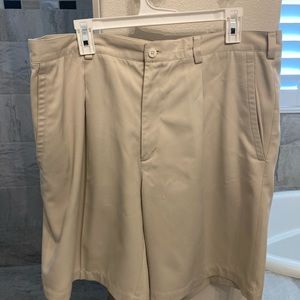 Nike golf shorts cream